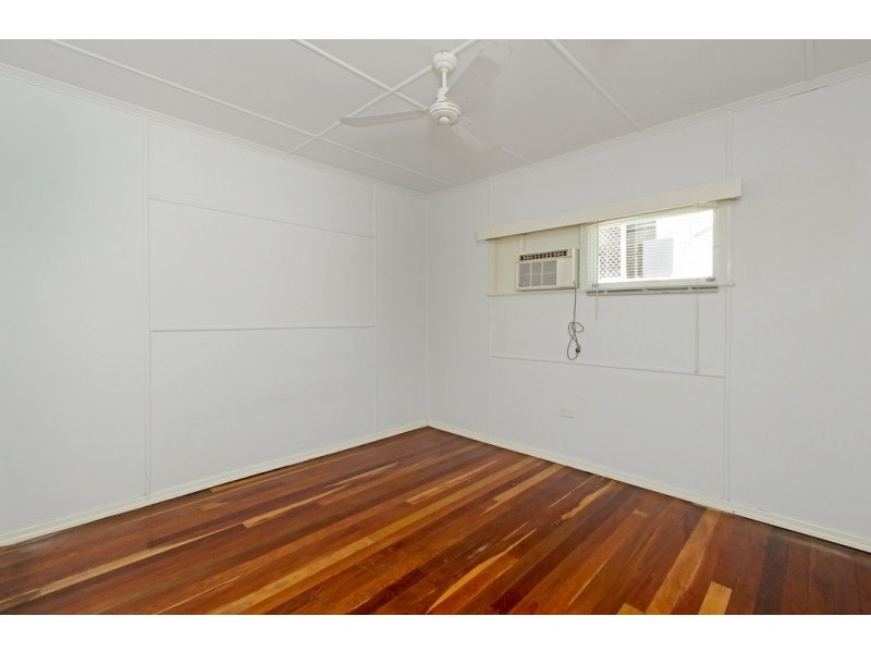 7 Selwyn Street, North Booval QLD 4304