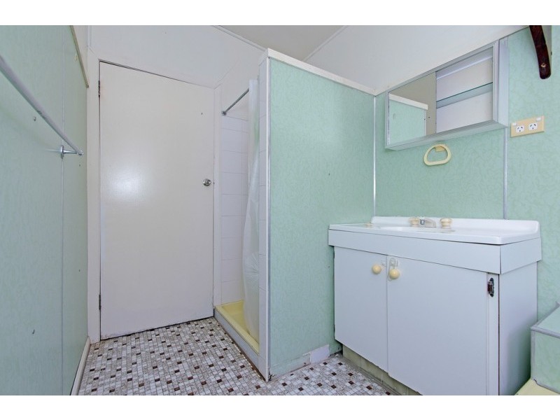 7 Selwyn Street, North Booval QLD 4304