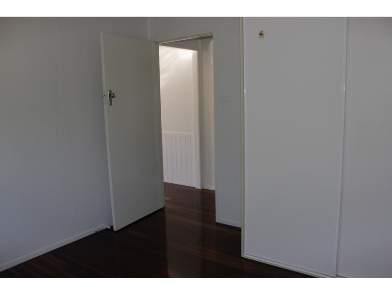 18 Sturt Street, Leichhardt QLD 4305