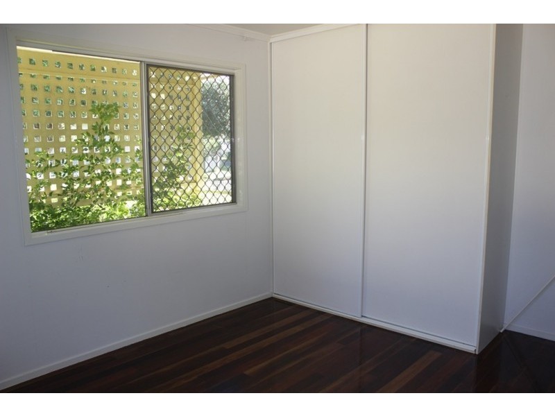 18 Sturt Street, Leichhardt QLD 4305