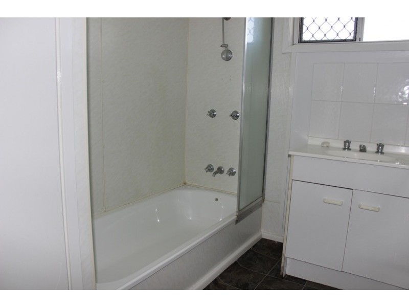 18 Sturt Street, Leichhardt QLD 4305