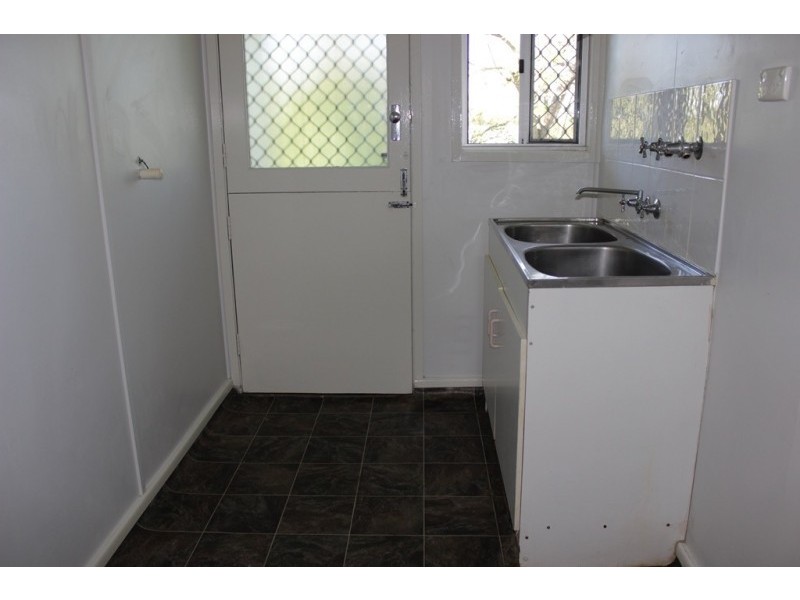 18 Sturt Street, Leichhardt QLD 4305