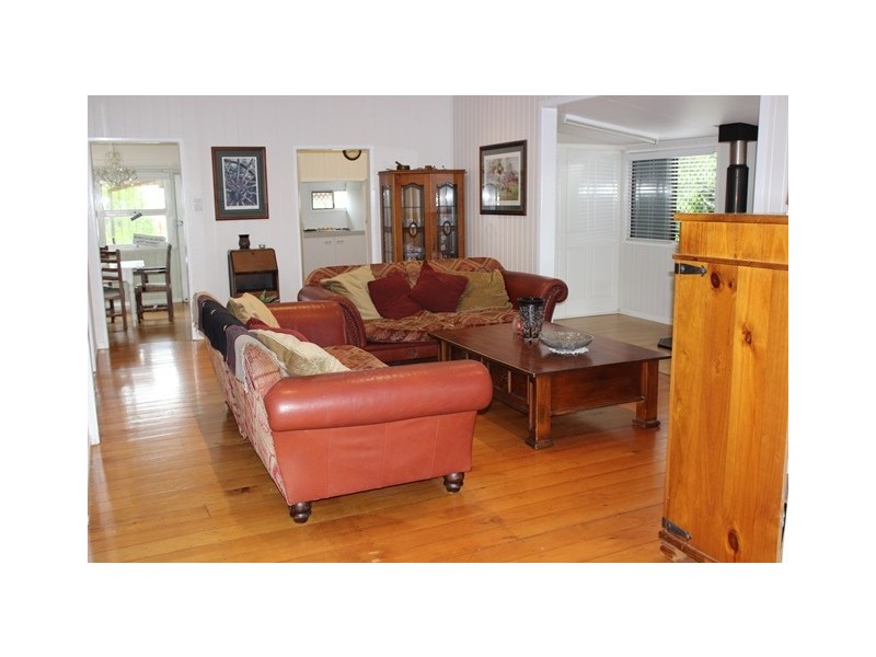 20 Easton Street, Silkstone QLD 4304