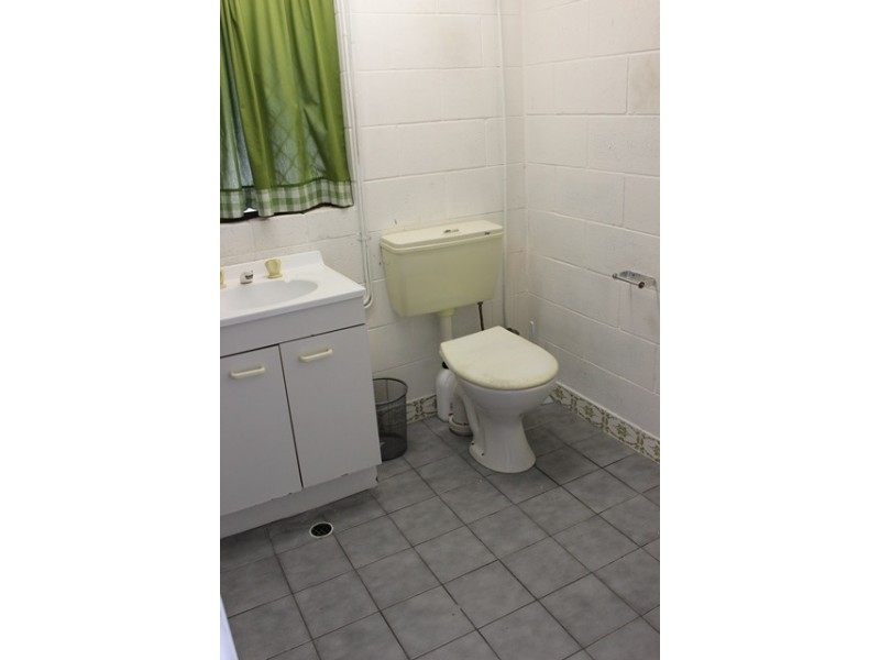 20 Easton Street, Silkstone QLD 4304