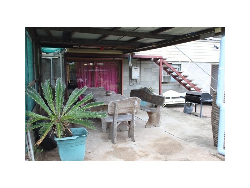 20 Easton Street, Silkstone QLD 4304