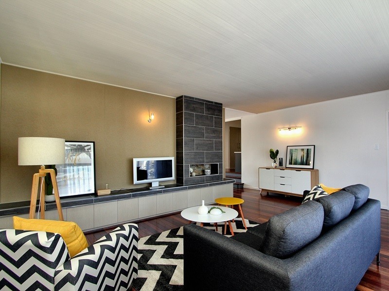 10 Blackstone Road, Newtown QLD 4305