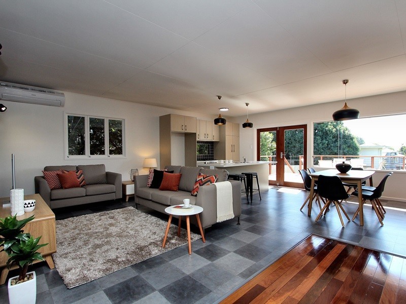 10 Blackstone Road, Newtown QLD 4305