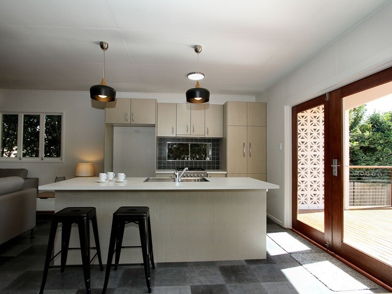 10 Blackstone Road, Newtown QLD 4305