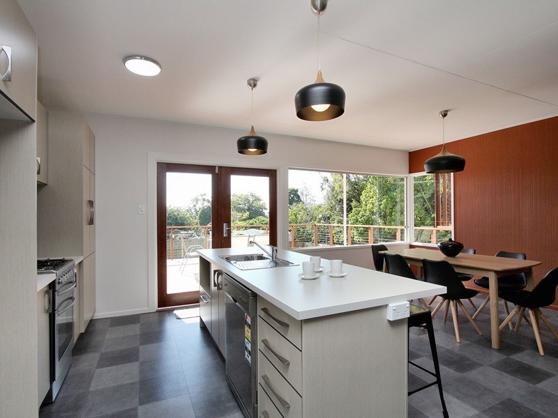 10 Blackstone Road, Newtown QLD 4305