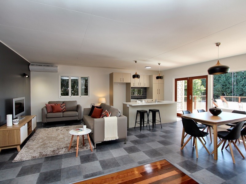 10 Blackstone Road, Newtown QLD 4305