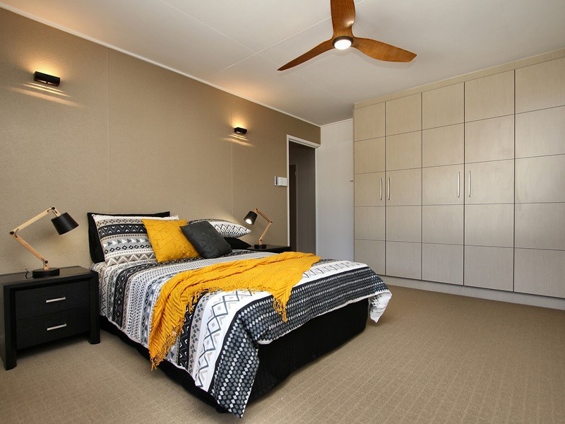 10 Blackstone Road, Newtown QLD 4305