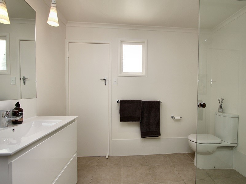 10 Blackstone Road, Newtown QLD 4305