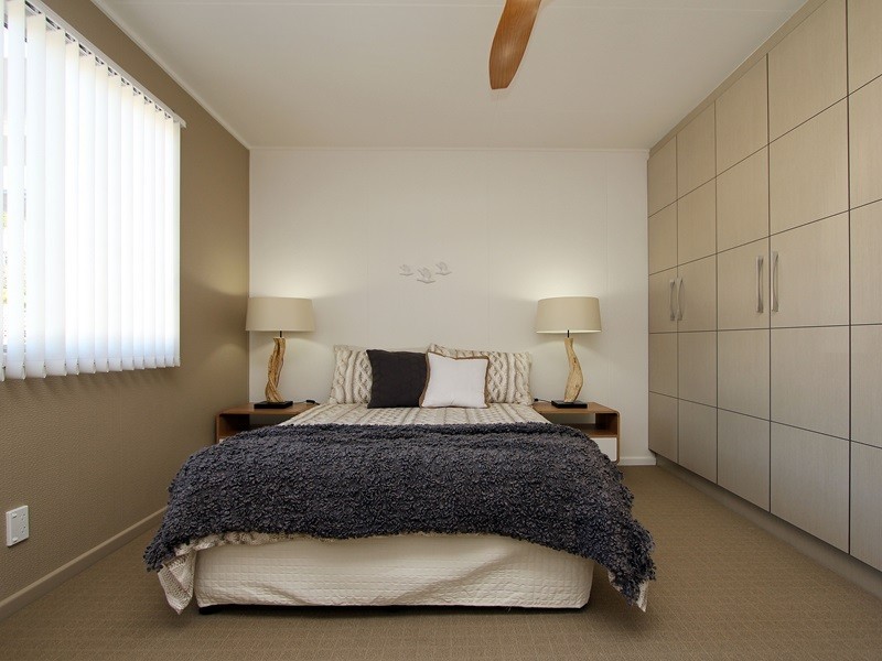 10 Blackstone Road, Newtown QLD 4305