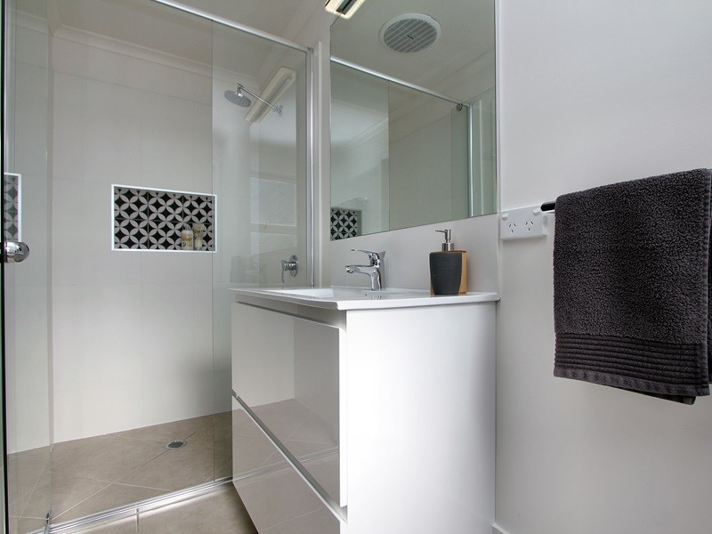 10 Blackstone Road, Newtown QLD 4305