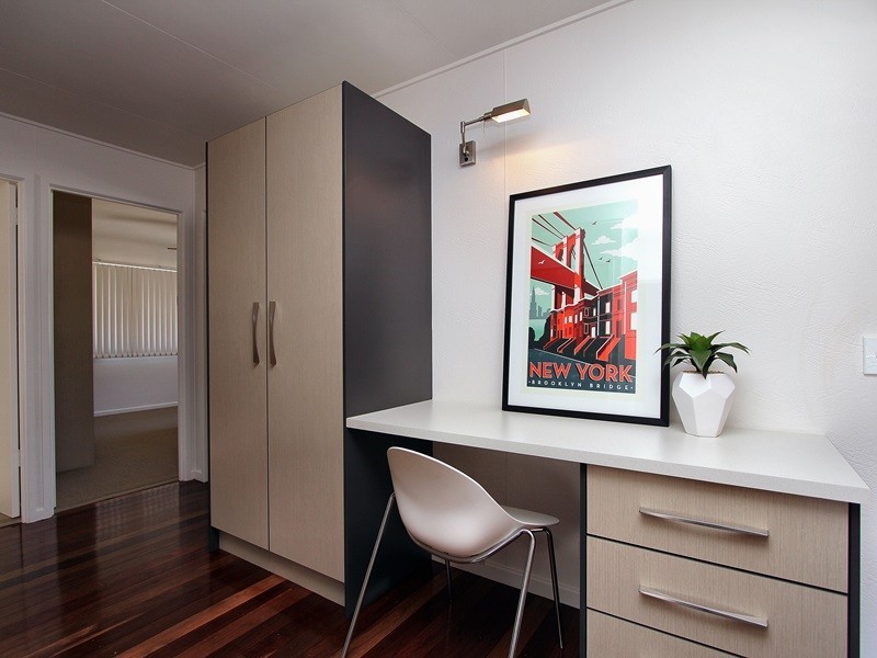 10 Blackstone Road, Newtown QLD 4305