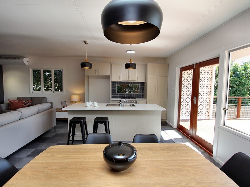 10 Blackstone Road, Newtown QLD 4305