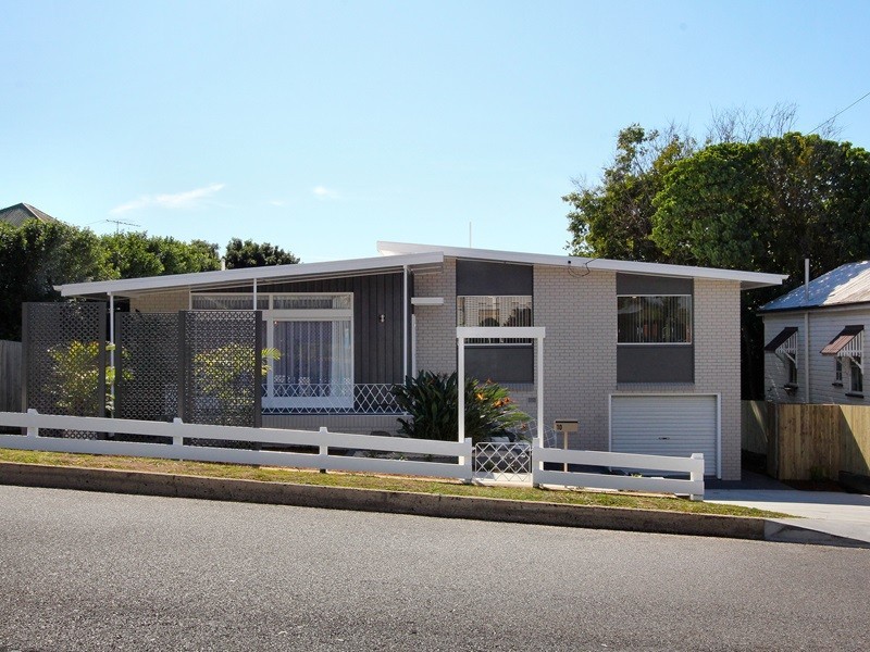 10 Blackstone Road, Newtown QLD 4305