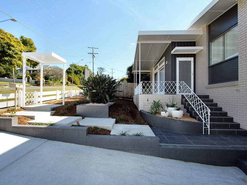 10 Blackstone Road, Newtown QLD 4305