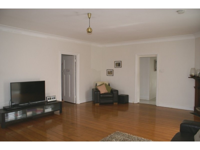 7 Whitehill Road, Newtown QLD 4305