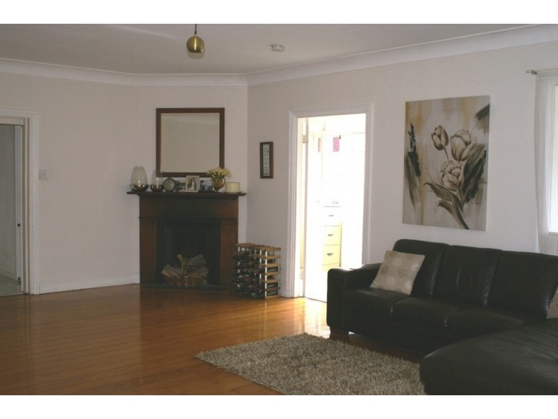 7 Whitehill Road, Newtown QLD 4305