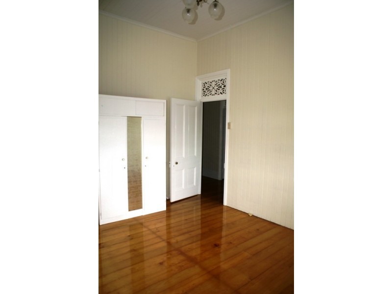 1 Coronation Street, East Ipswich QLD 4305