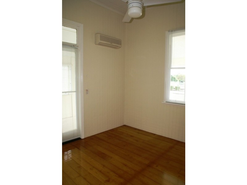 1 Coronation Street, East Ipswich QLD 4305