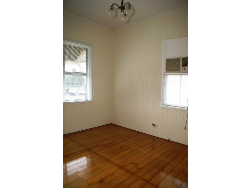 1 Coronation Street, East Ipswich QLD 4305