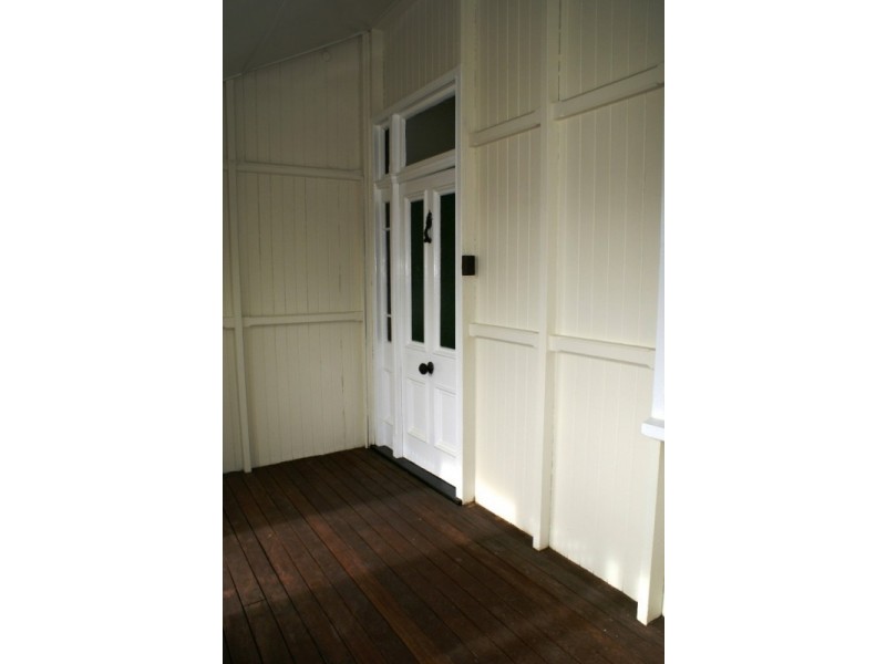 1 Coronation Street, East Ipswich QLD 4305