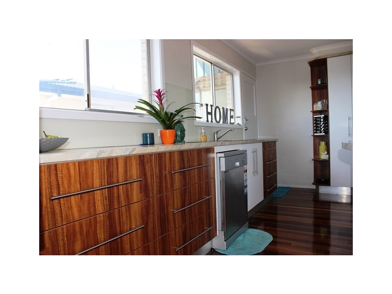 16 Victory Street, Raceview QLD 4305