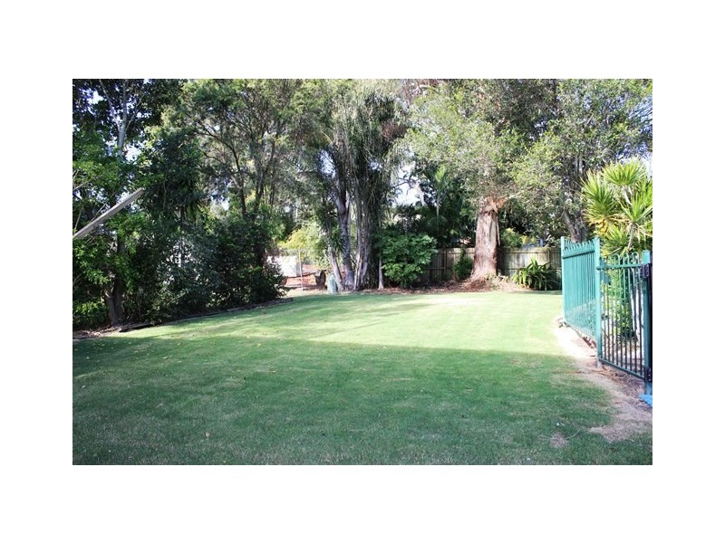 16 Victory Street, Raceview QLD 4305