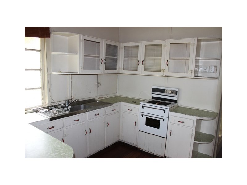 2 Harvey Street, Churchill QLD 4305