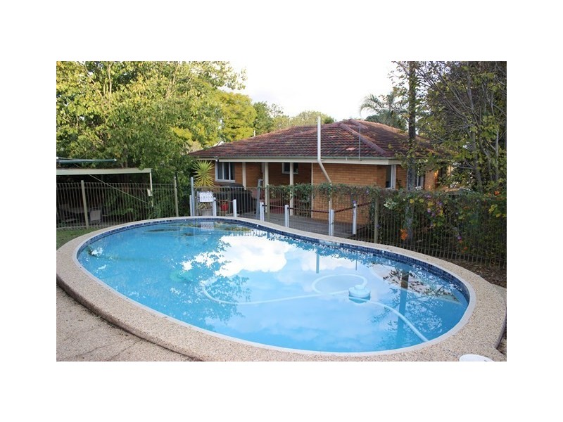 20 Turner Street, Eastern Heights QLD 4305
