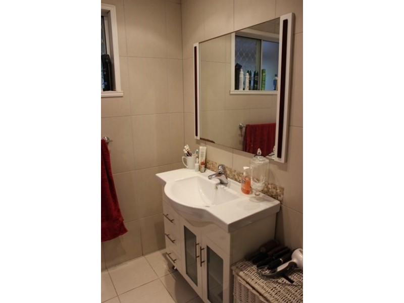 20 Turner Street, Eastern Heights QLD 4305
