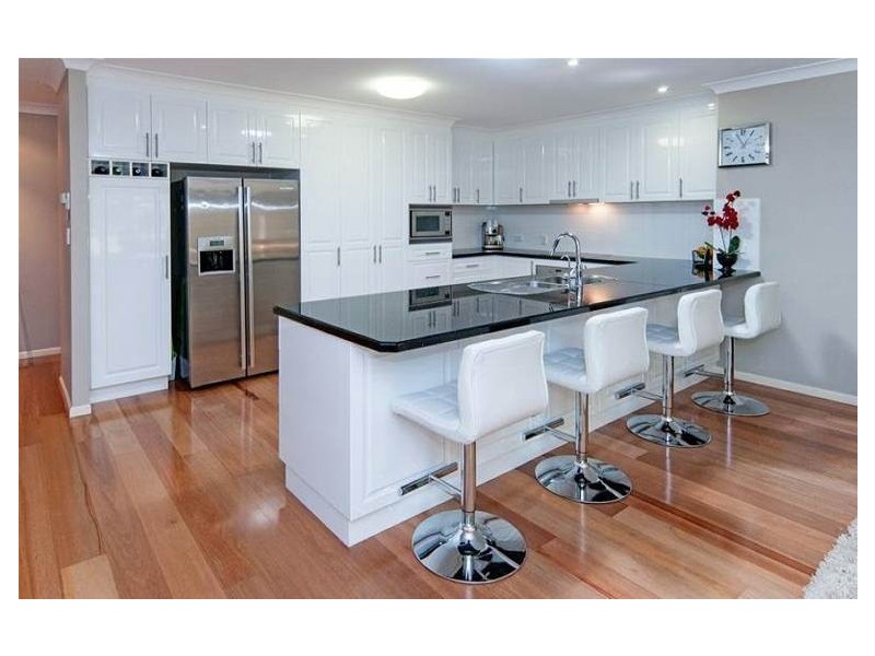 12 Lipizzaner Place, Pine Mountain QLD 4306