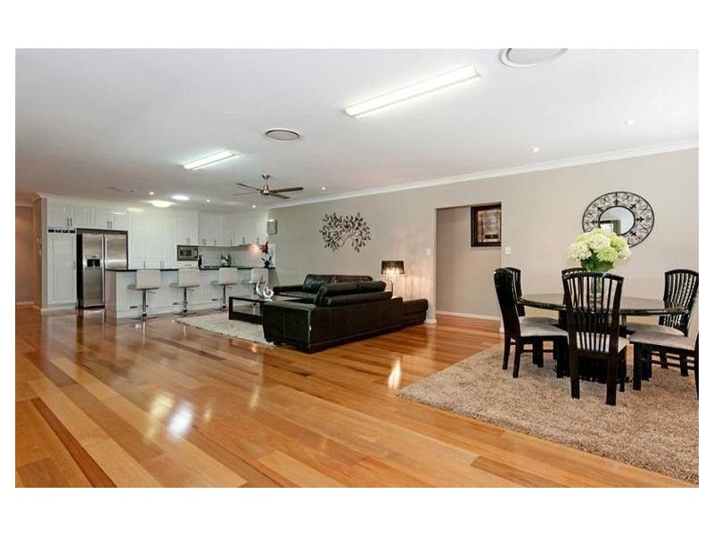 12 Lipizzaner Place, Pine Mountain QLD 4306