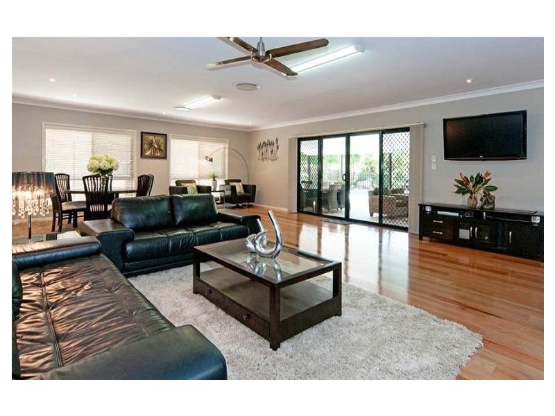 12 Lipizzaner Place, Pine Mountain QLD 4306