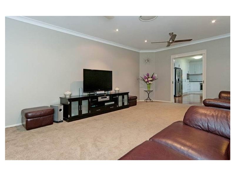 12 Lipizzaner Place, Pine Mountain QLD 4306