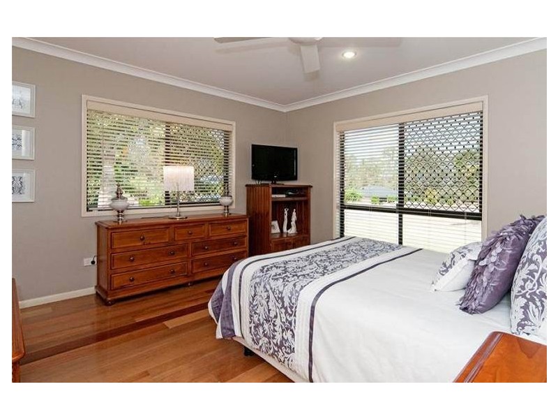 12 Lipizzaner Place, Pine Mountain QLD 4306