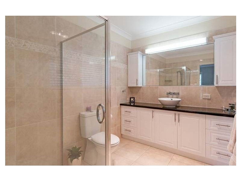 12 Lipizzaner Place, Pine Mountain QLD 4306