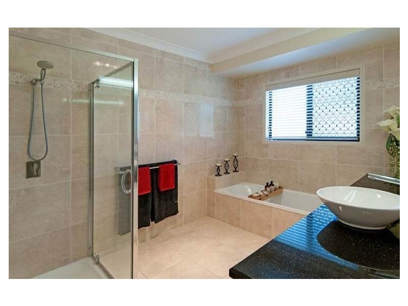 12 Lipizzaner Place, Pine Mountain QLD 4306