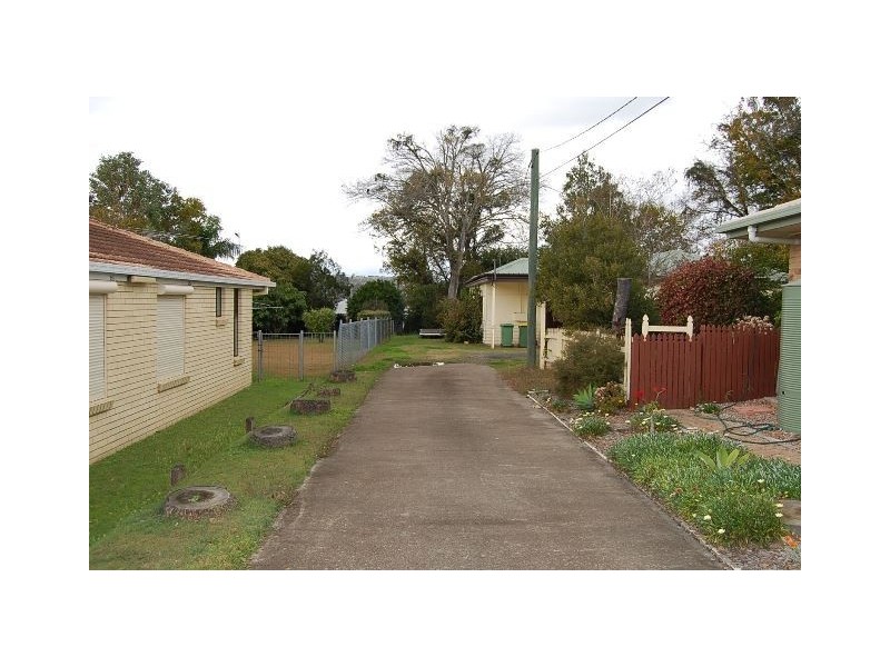 2a (4) Walkers Lane, Booval QLD 4304