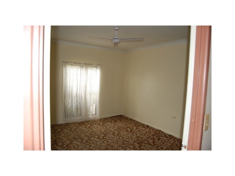 2a (4) Walkers Lane, Booval QLD 4304