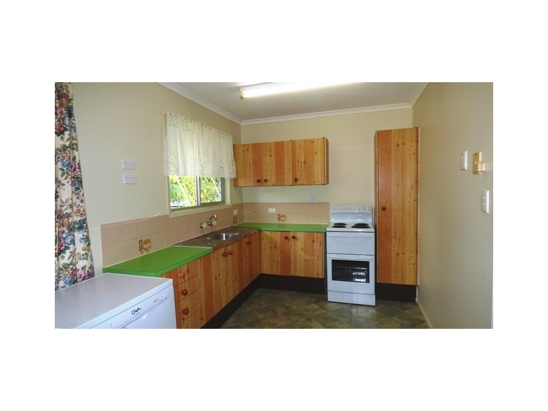 18 Madden Street, Silkstone QLD 4304