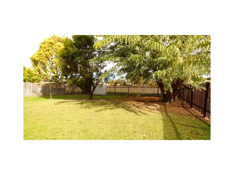 18 Madden Street, Silkstone QLD 4304