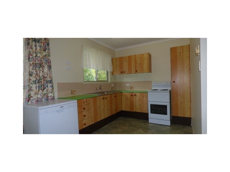 18 Madden Street, Silkstone QLD 4304