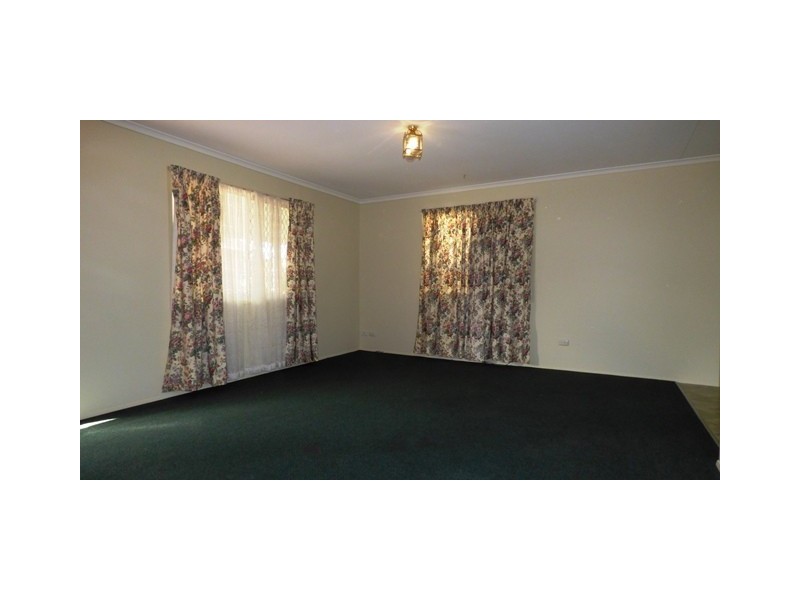18 Madden Street, Silkstone QLD 4304
