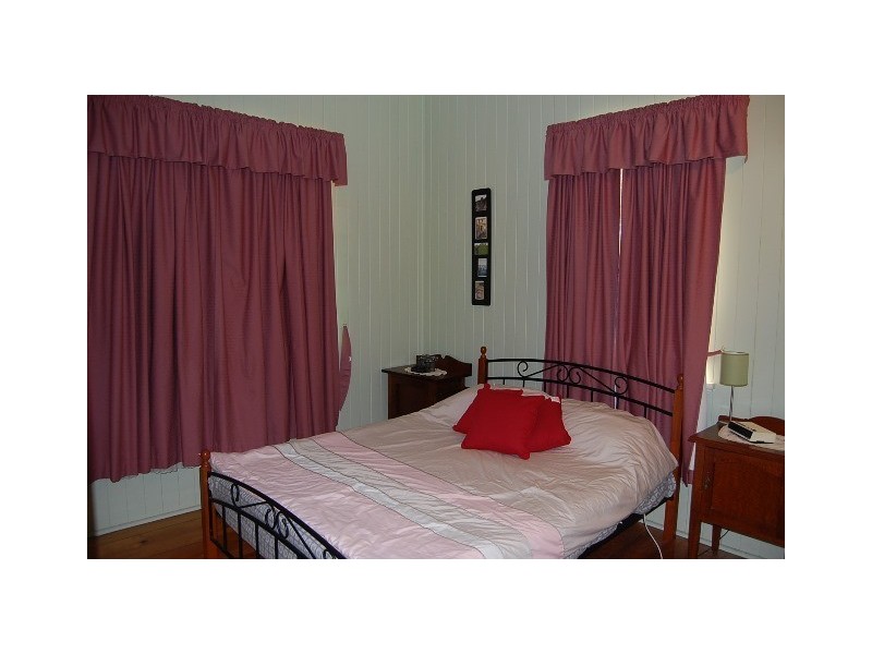 48 Glebe Road, Silkstone QLD 4304