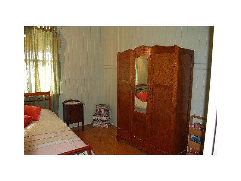 48 Glebe Road, Silkstone QLD 4304