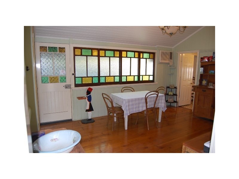 48 Glebe Road, Silkstone QLD 4304