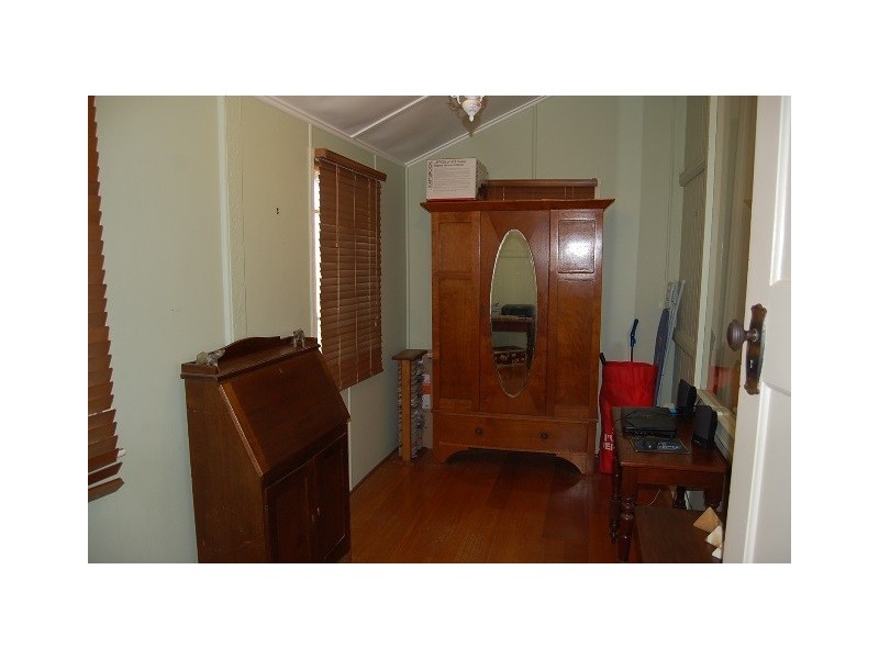 48 Glebe Road, Silkstone QLD 4304